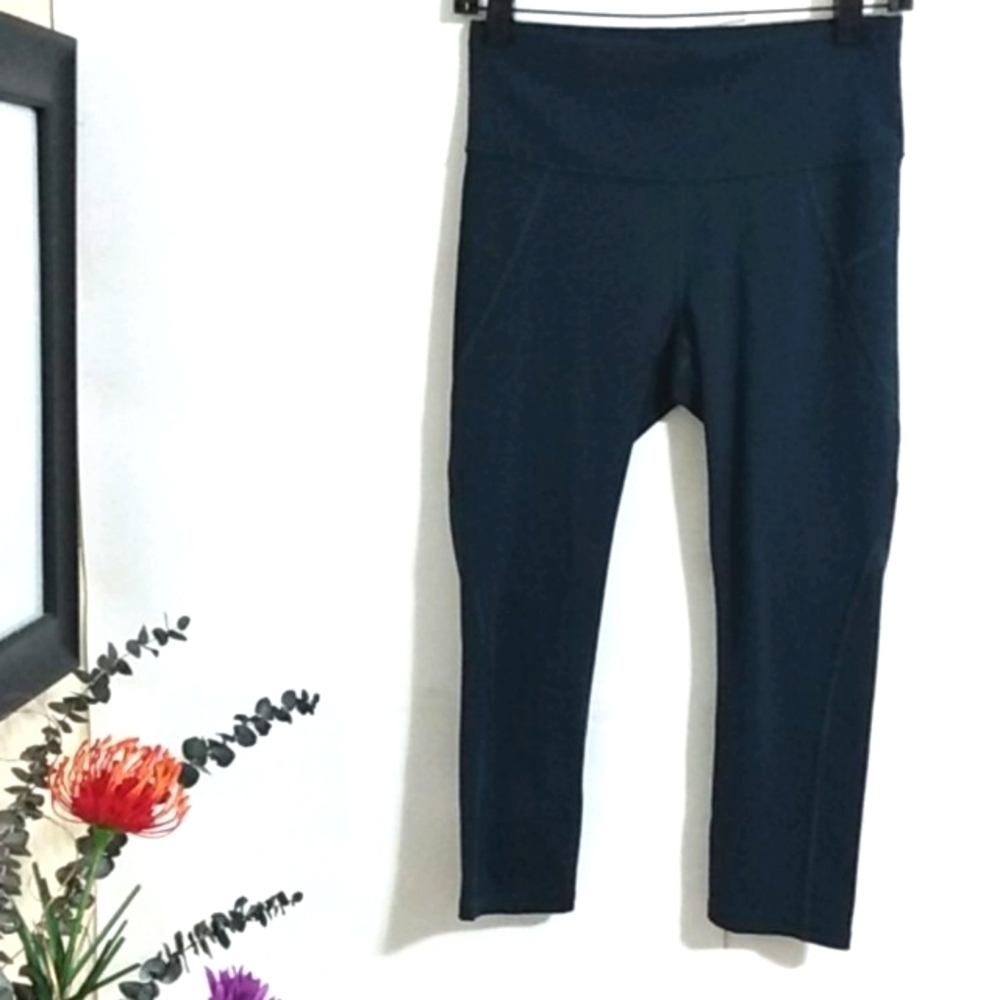 ATHLETA CAPRI PERFORMANCE WORKOUT LEGGINGS SZ S